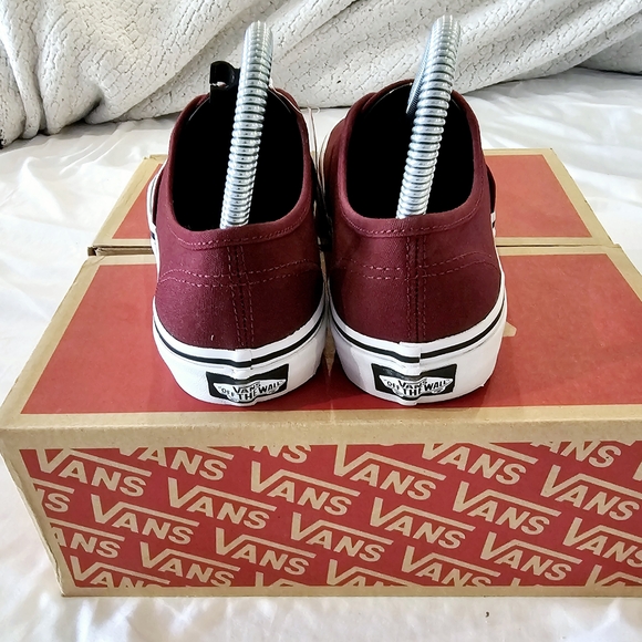 Vans - Picture 4 of 5